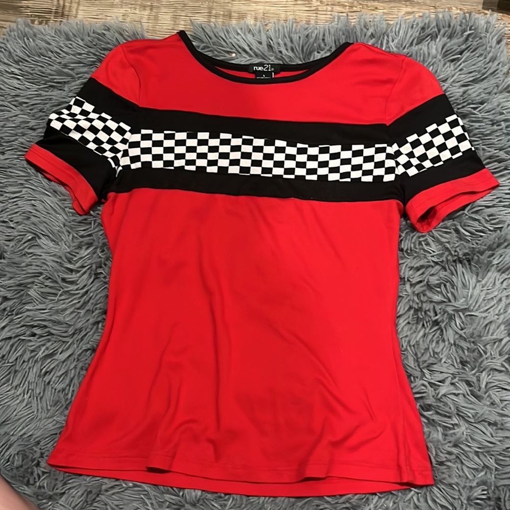 rue21 tee. size S.